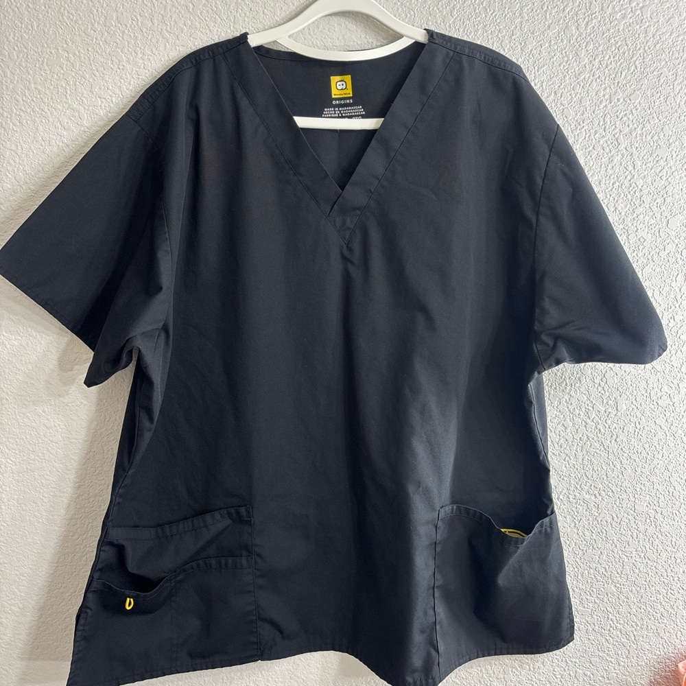 WonderWink Woman Black V-Neck Scrubs Top Plus Size 2XL Medical Uniform
